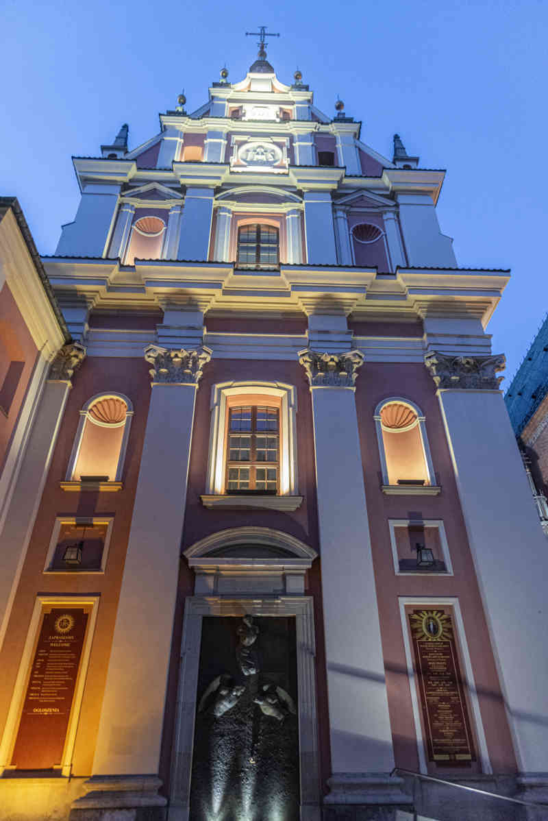 Polonia - Varsovia 055 - santuario de Nuestra Señora de la Merced.jpg
